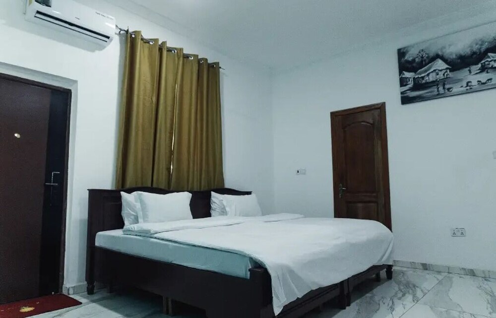 RAGANT HOTEL
