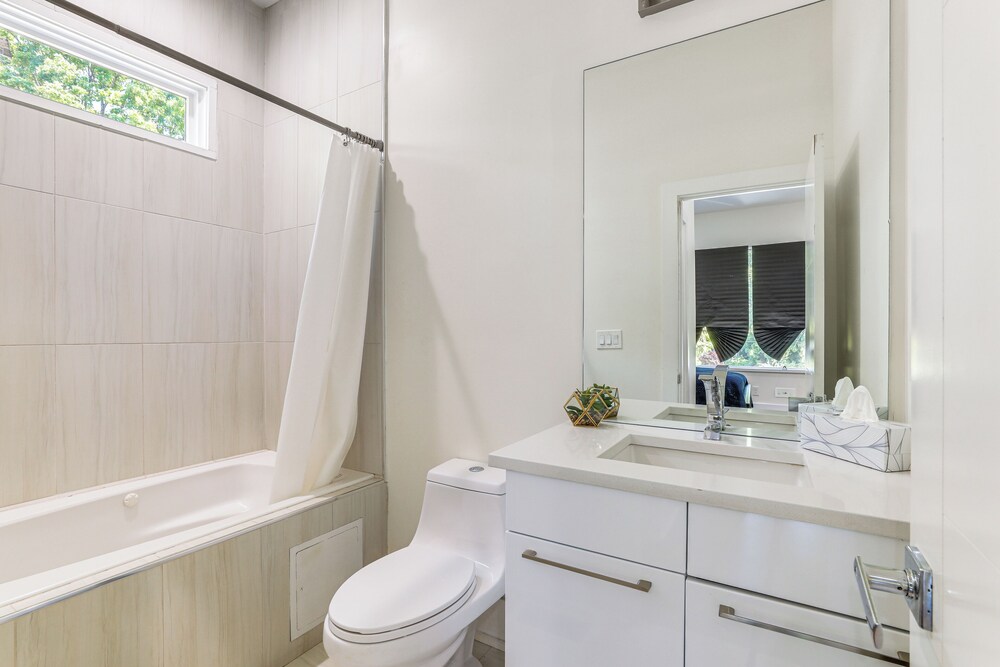 Luxe Buckhead Retreat 6 Mi to Dtwn Atlanta