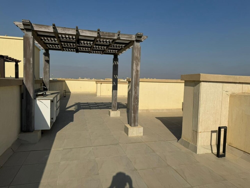 Penthouse with roof-amberville-NEWGIZA