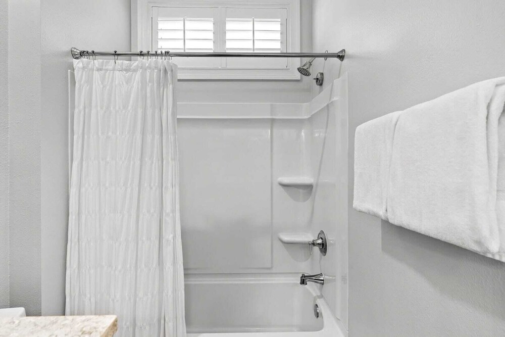 Grovey by the Sea by Avantstay Oceanfront, Private Beach, Pool Access