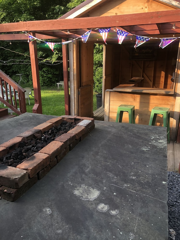 Scranton Vacations - Gravity Inn Motel - Property Image 1