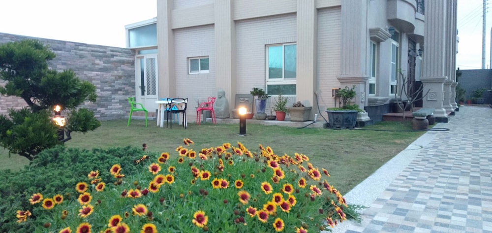 Tianyi Xuanyuan Station Homestay
