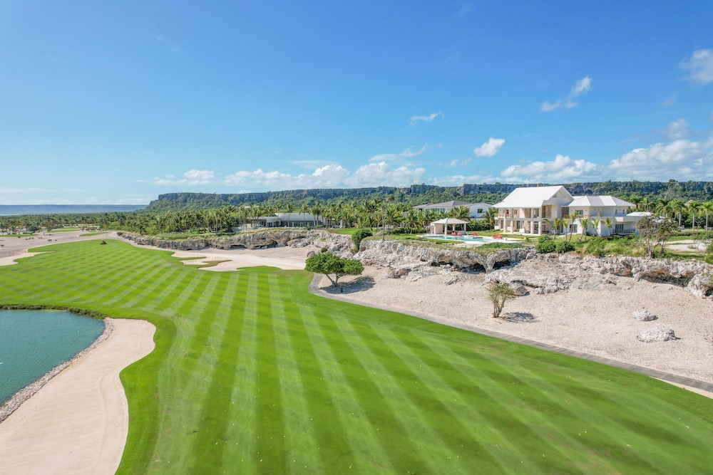 Stunning 6BR Villa With Ocean View in Cap Cana