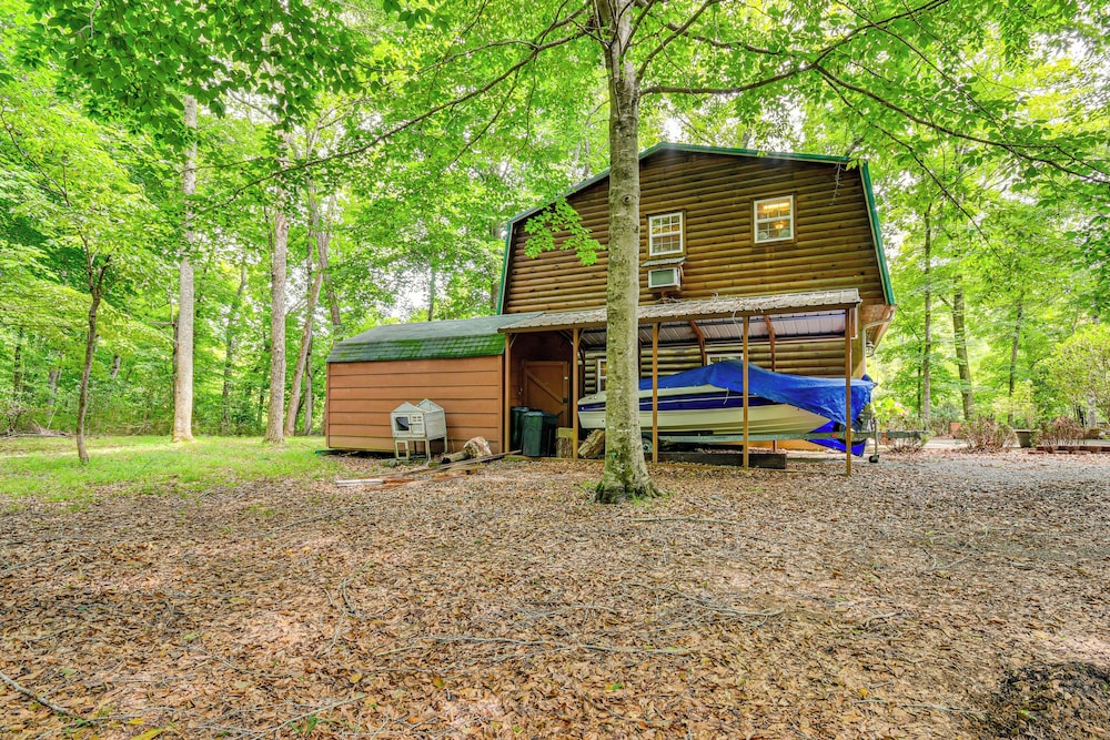 Riverfront Rutherfordton Retreat w/ Fire Pit!