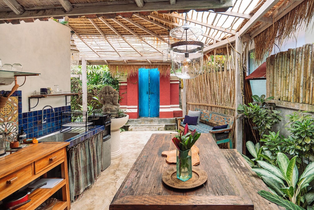 Barong Retreat Villa Ubud with Hammock Terrace, Garden & Koi Pond