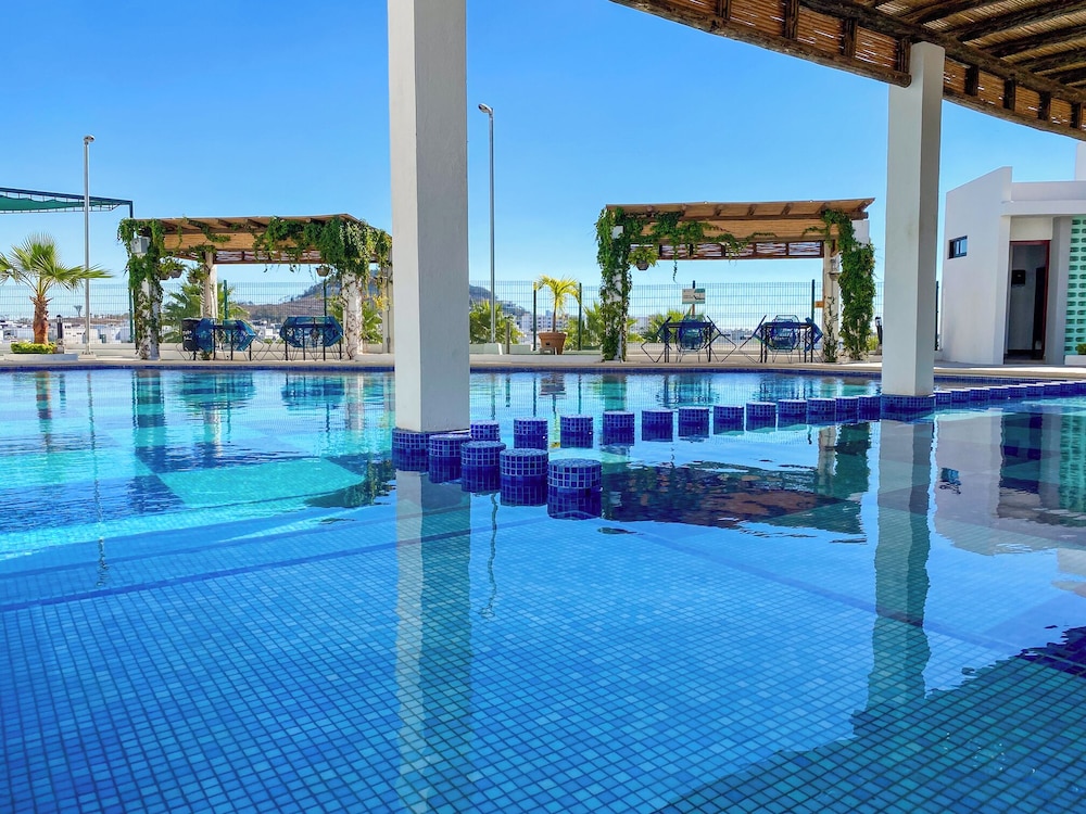 Indigo 7 - Steps from Playa Brujas Beach
