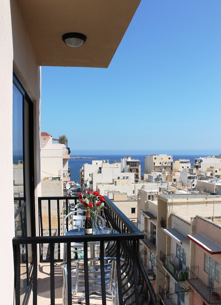 Getawaysmalta - Seashells Apartment 11 With Terrace and Sea Views in Bugibba photo 5