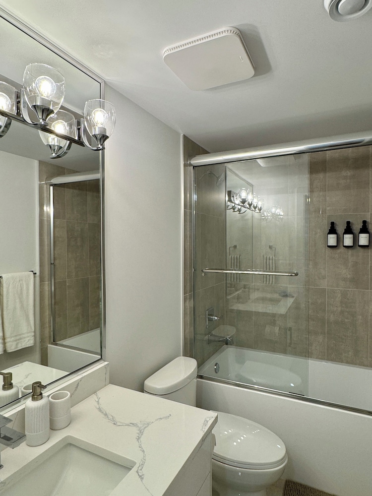 Levida Living - Cozy 2 Bedroom Suite at the Heart of Langley