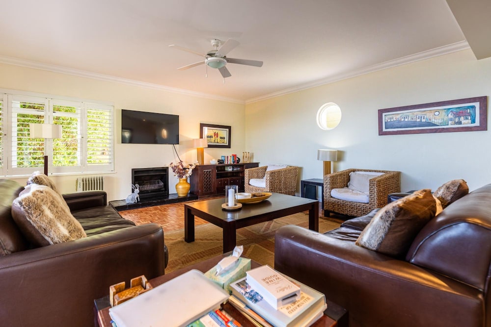 Camps Bay 4bed Home w Pool and Views Alma Marina