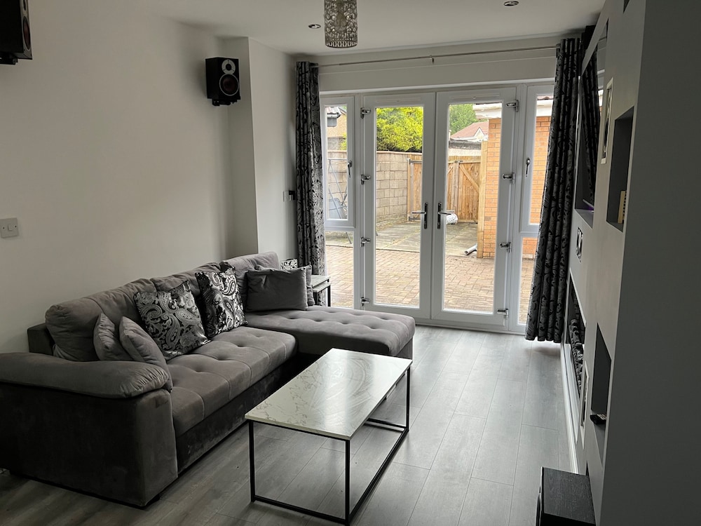 Private 1 Bedroom Apartment - Edinburgh - Sleeps 2