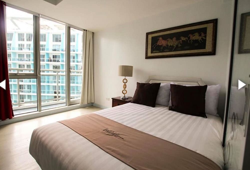 Azure Rio West Wave Pool 1 Bedroom near Airport