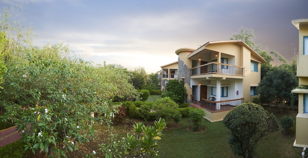 Aacorn Hideaway Resort & Spa