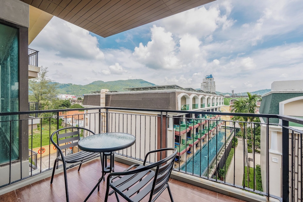 1BR with Pool 3 Min Walk to Beach C197