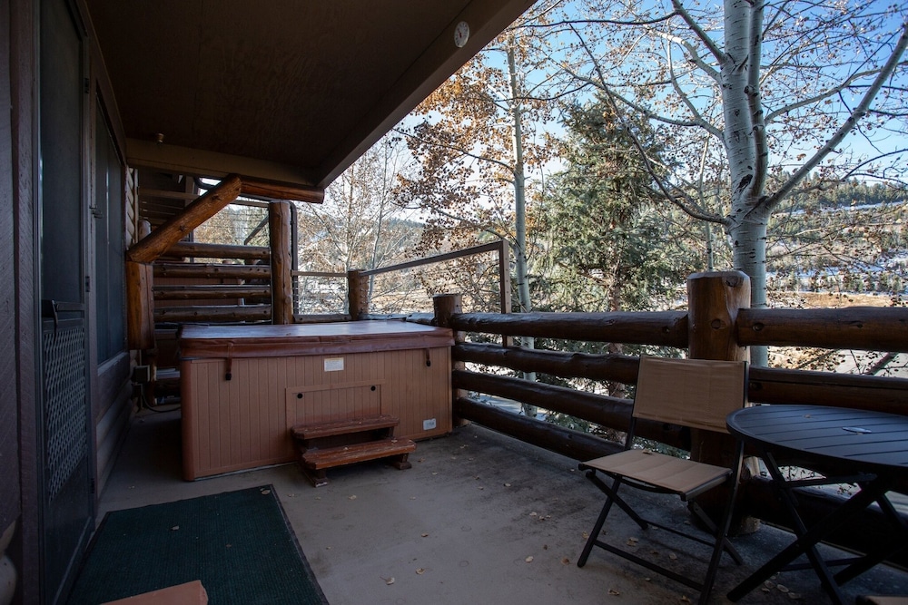 Comstock Lodge at Deer Valley Resort - Two Bedroom Condo with Hot Tub #202 2 Condo