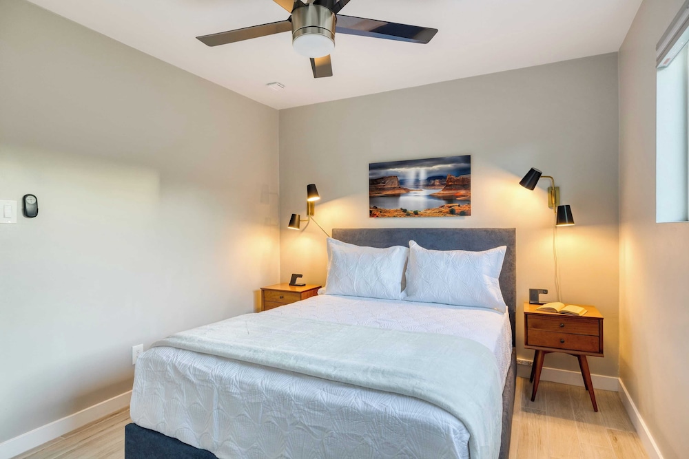 Near Camelback Mtn, Old Town, Trails, Golf + Spas w/ Pool, Hot Tub Camelback Casa by Avantstay