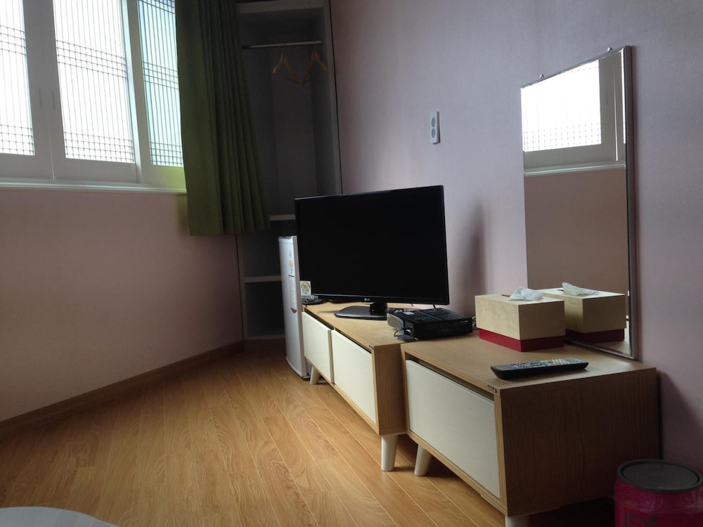 Jeju R Hotel & Guest House - Hostel
