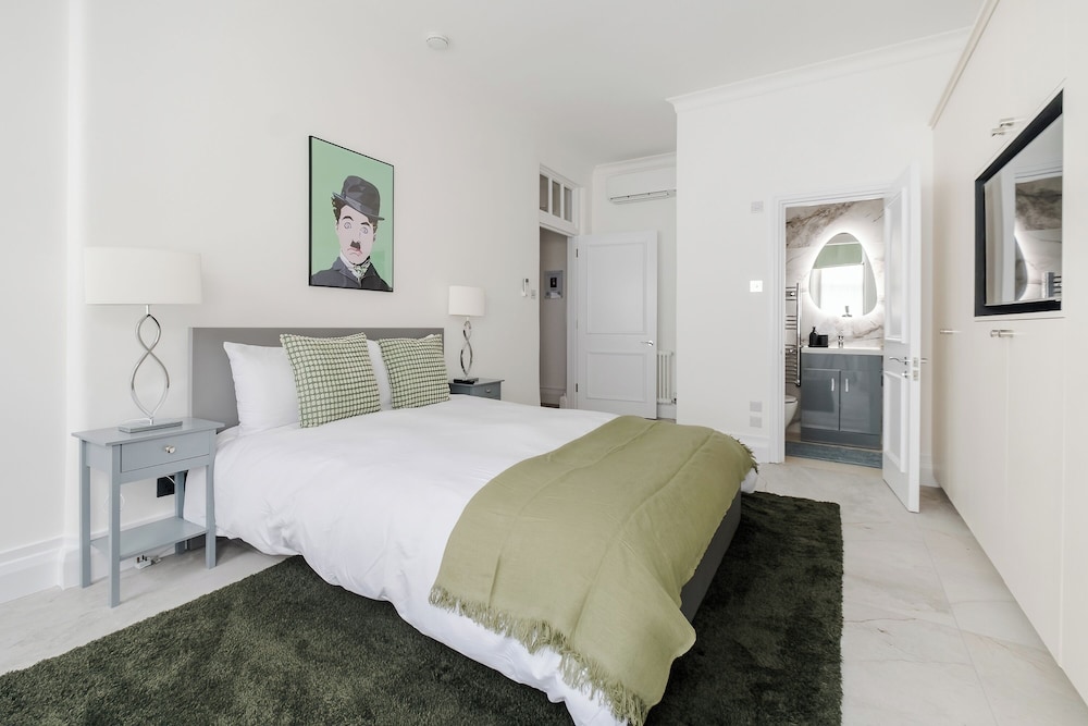 Luxury Oasis in South Kensington WITH AC