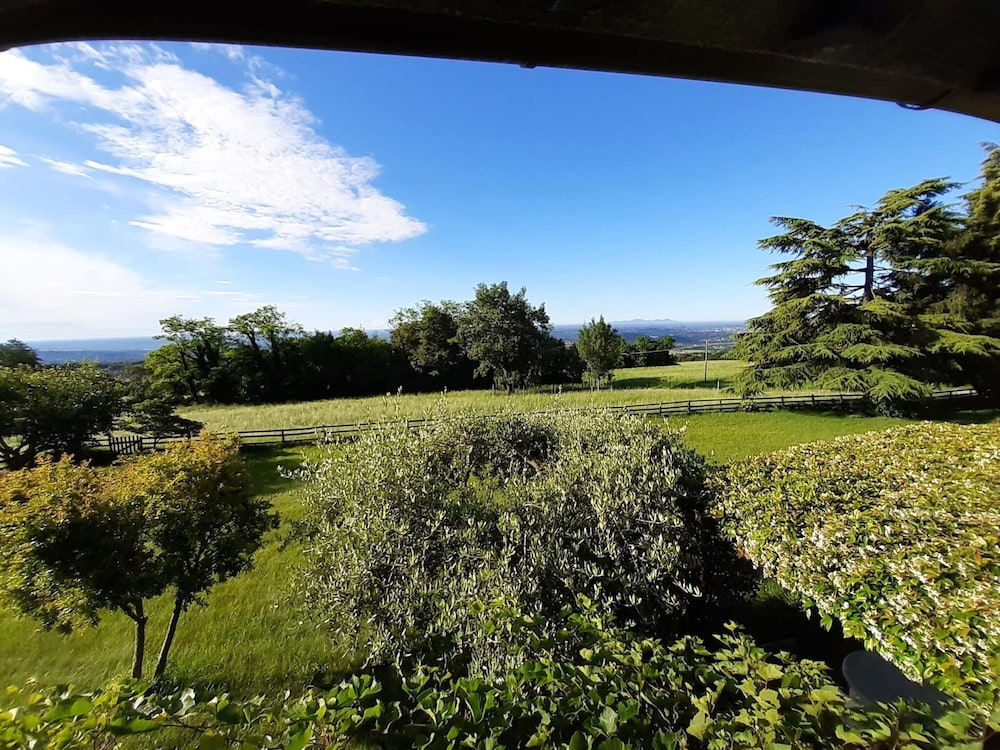 Cozy Detached House, Wide Garden, Wifi view 5