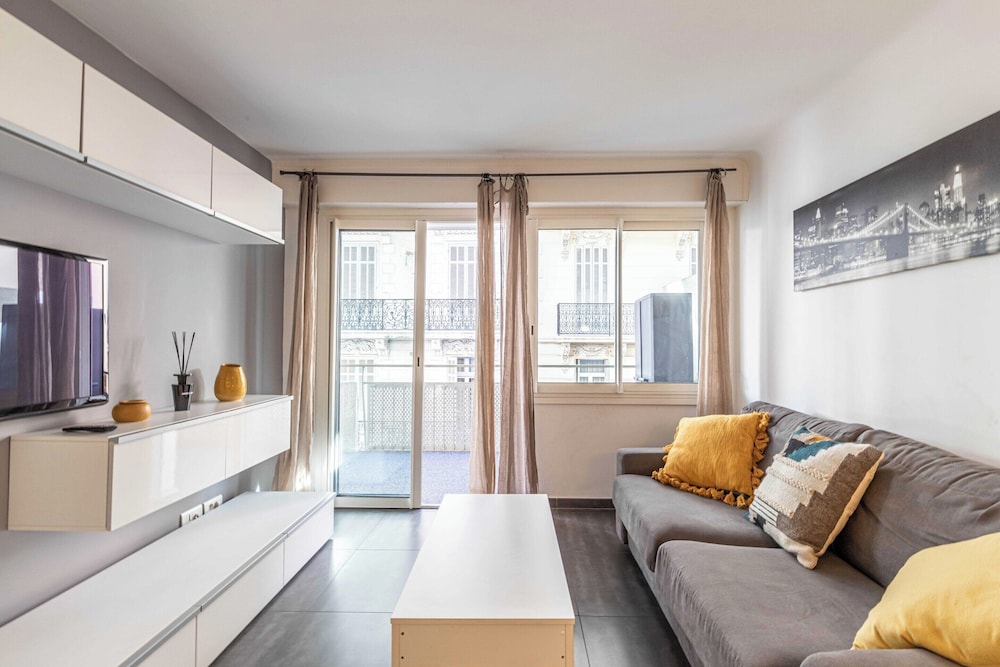 Nice Apartment With Balcony - Center Cannes 1br/4p