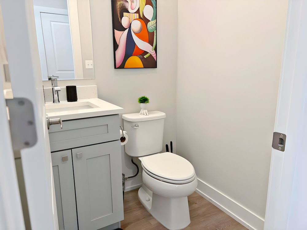 4BR Townhouse with Parking - WV rep 3