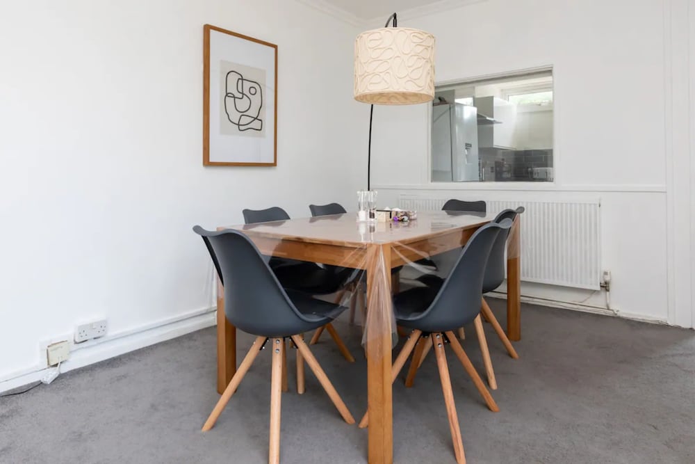 Spacious & Welcoming 4BD House - Kennington