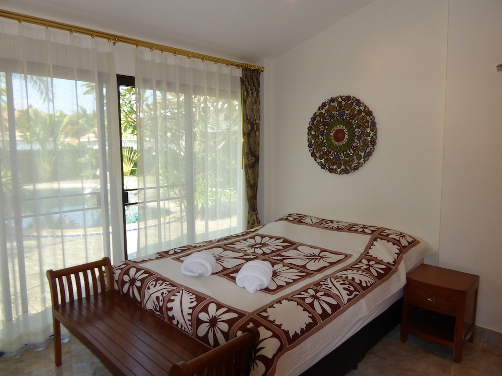VIP Chain Resort Pool Villa