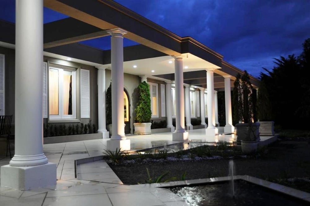 Norwood House Motel & Reception Centre