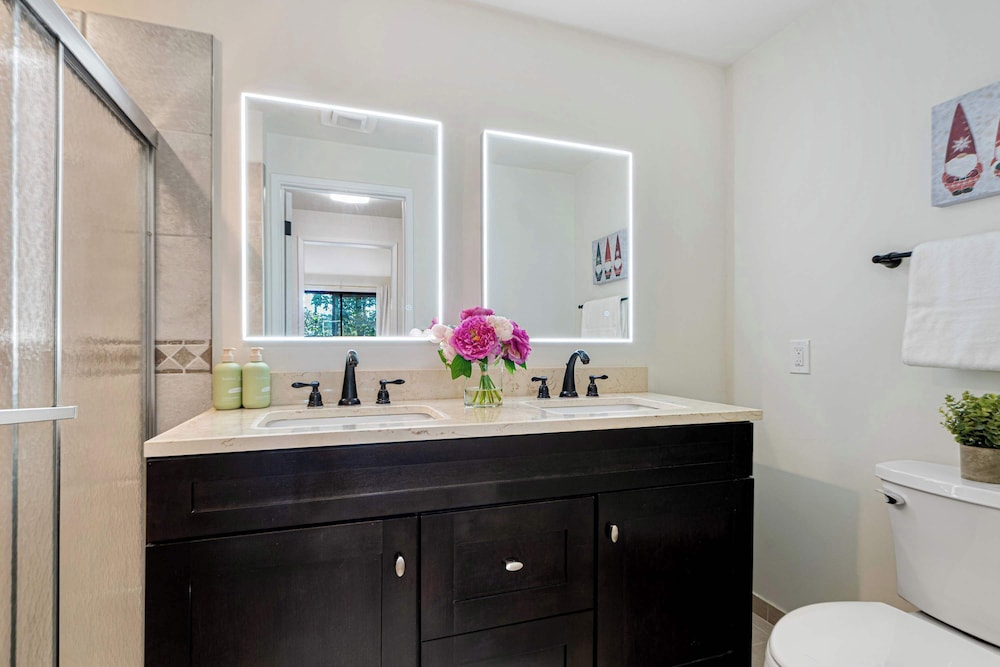 @marbella Lane-cozy Luxury Townhome Near Microsoft