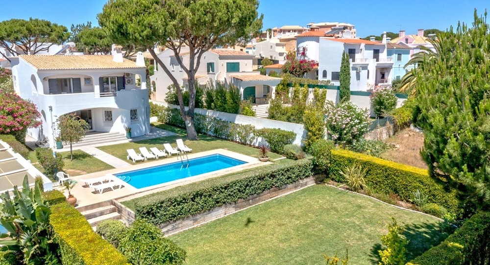 Old Village Area, Your Perfect Vilamoura Getaway, Private Pool, AC & Wifi