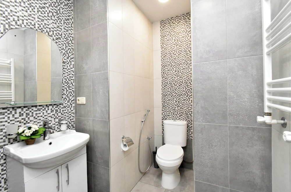 2 bedroom apartment on Teryan street