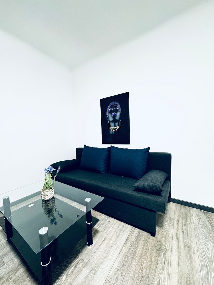2BR 1LR Apartment for 5 Peaceful Stay