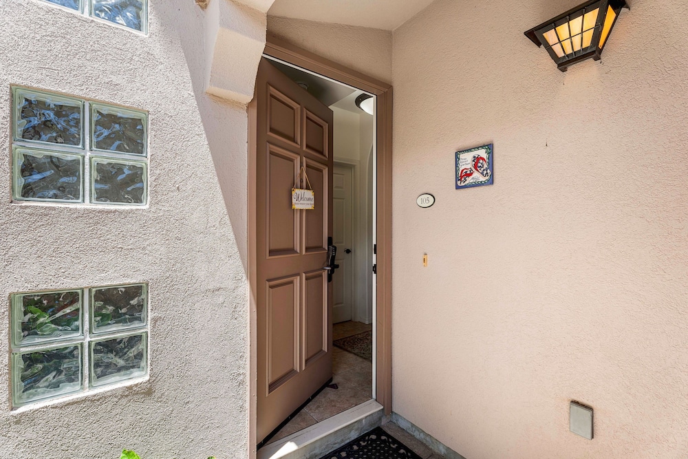 Spacious Corner Unit - Central AC - Vrkcv