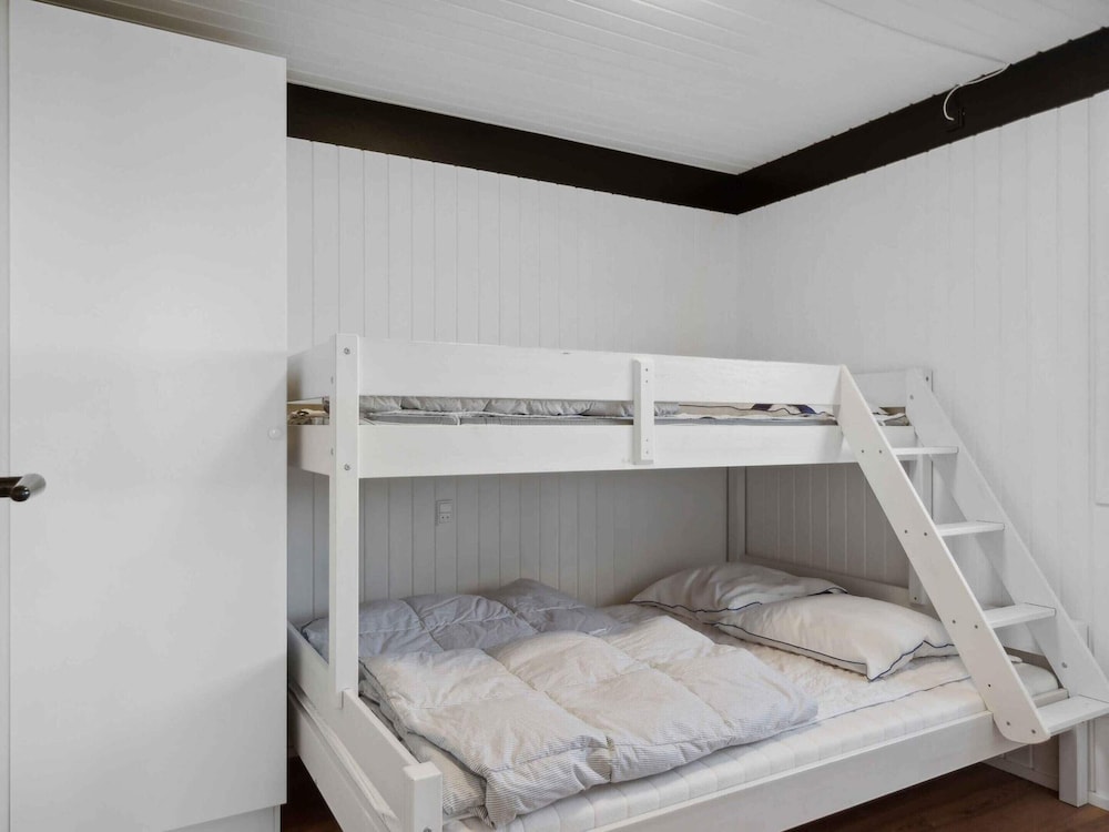 5 Star Holiday Home in Ronde
