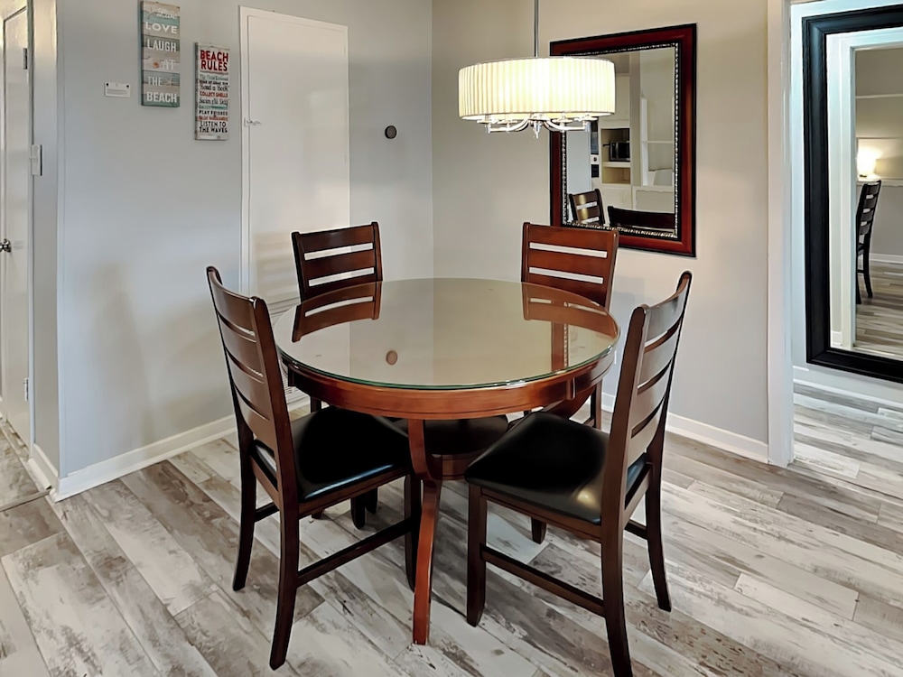 Pleasure Pier Retreat Manor by Ryson Vacation Rentals