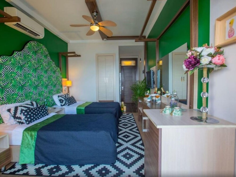 Anjeliq House