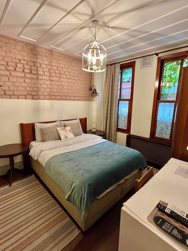 Levant Pension de Luxe