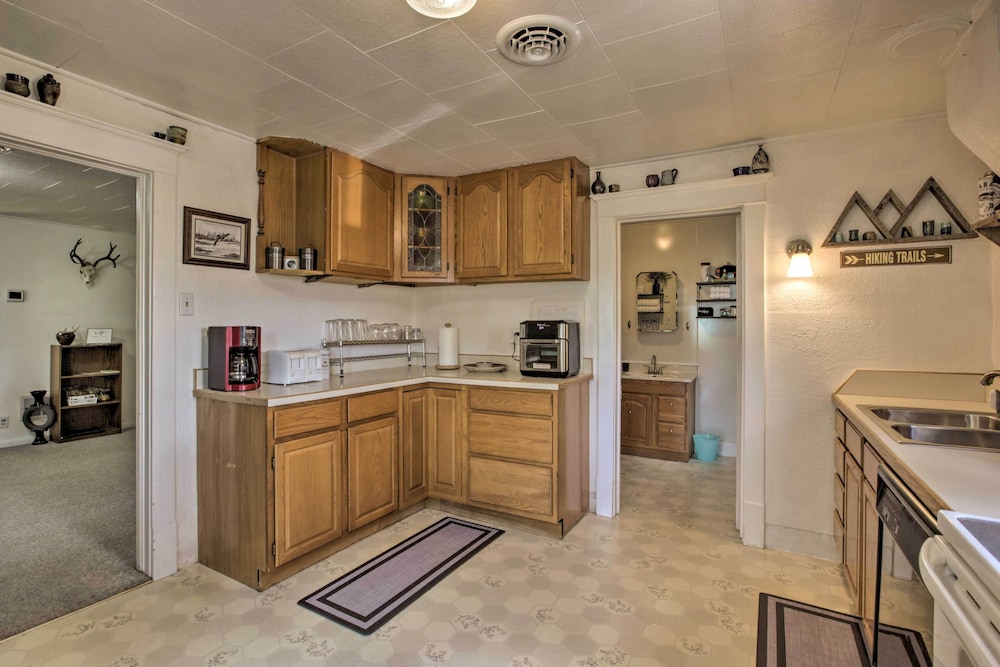 Walkable Ten Sleep House w/ Patio & Sunroom! view 2
