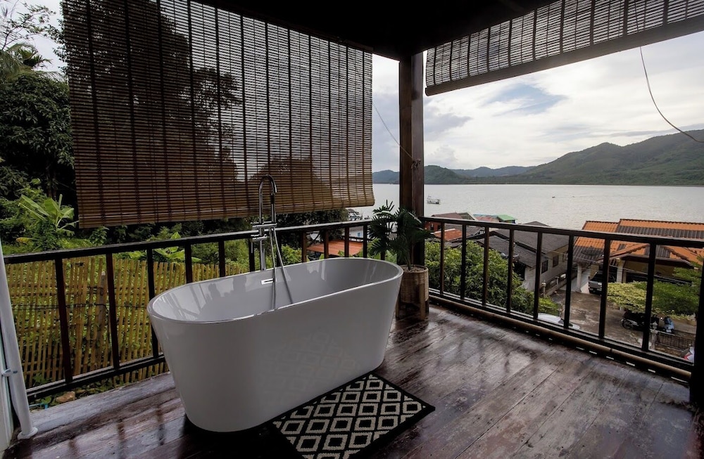 Baan Lhong View Lay