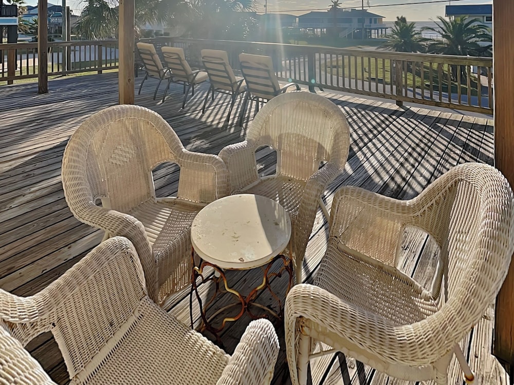 Beach Oasis by Ryson Vacation Rentals