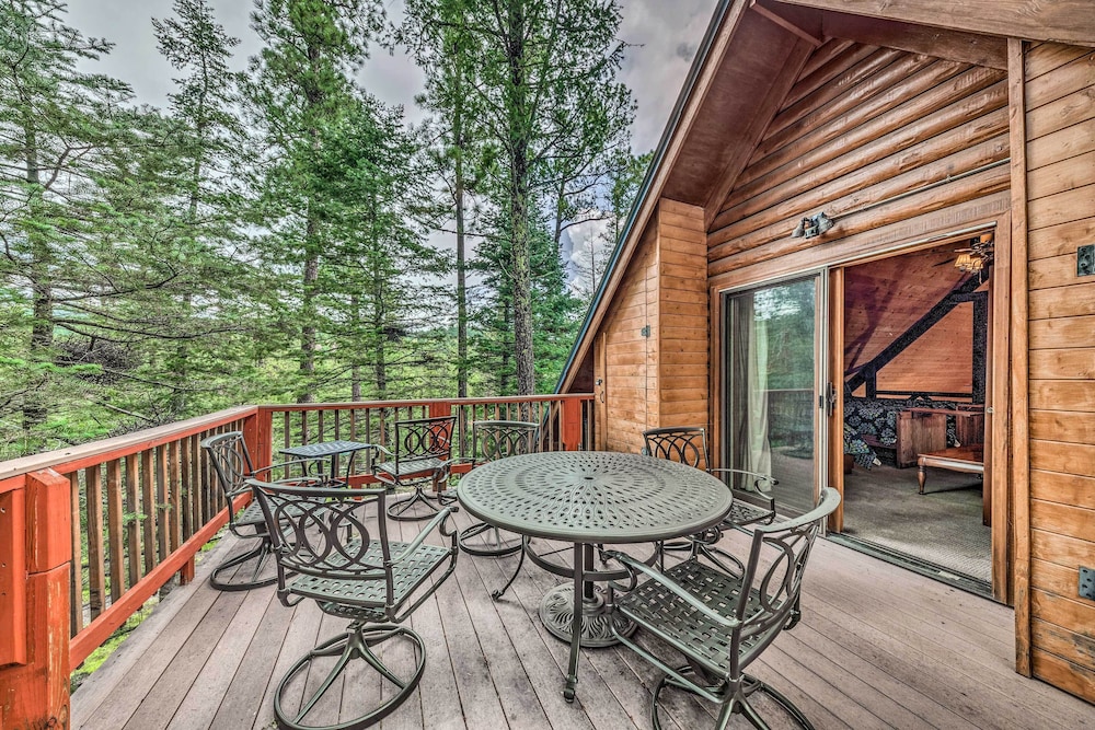Tree-lined 'polly's Perch' w/ Mountain Views! view 3