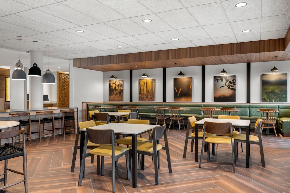 Cape Girardeau Vacations - Fairfield Inn  Suites by Marriott Cape Girardeau - Property Image 4