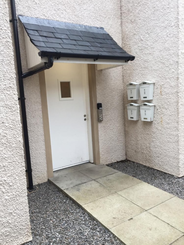 7 Varis Apartments