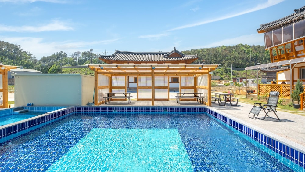 Gyeongju Gampo Byeolbit Hanok Pension