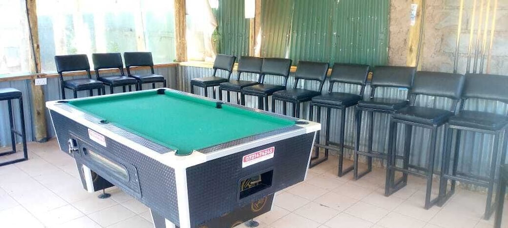White House Lounge & Accommodation