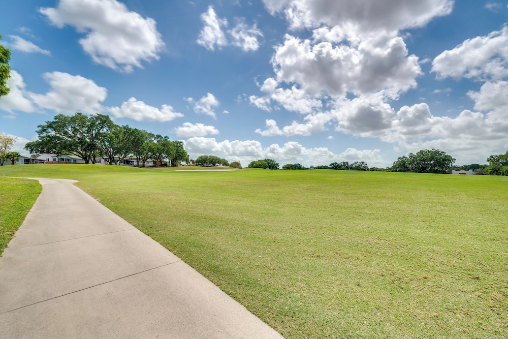 Hilltop Golf Course Cottage in The Villages!