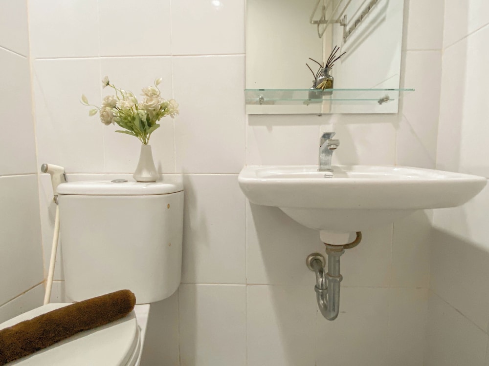 Homey And Modern 2Br At Patraland Urbano Apartment