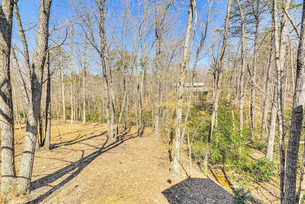 3 Mi to Hanging Rock State Park: Outdoor Haven!