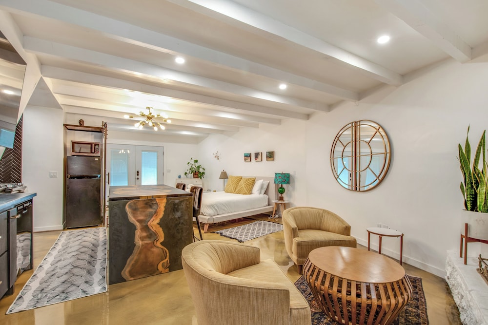 Walk to Lake Arrowhead: Peaceful Mountain Retreat!