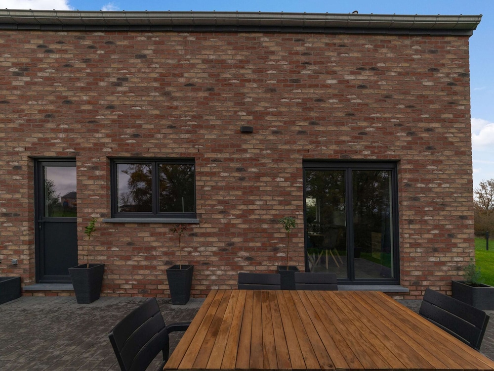 Holiday Home in Noiseux With Fenced Garden