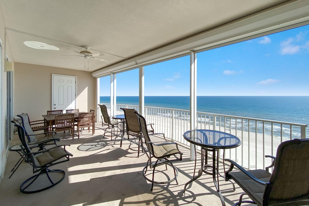 Regency Isle 710